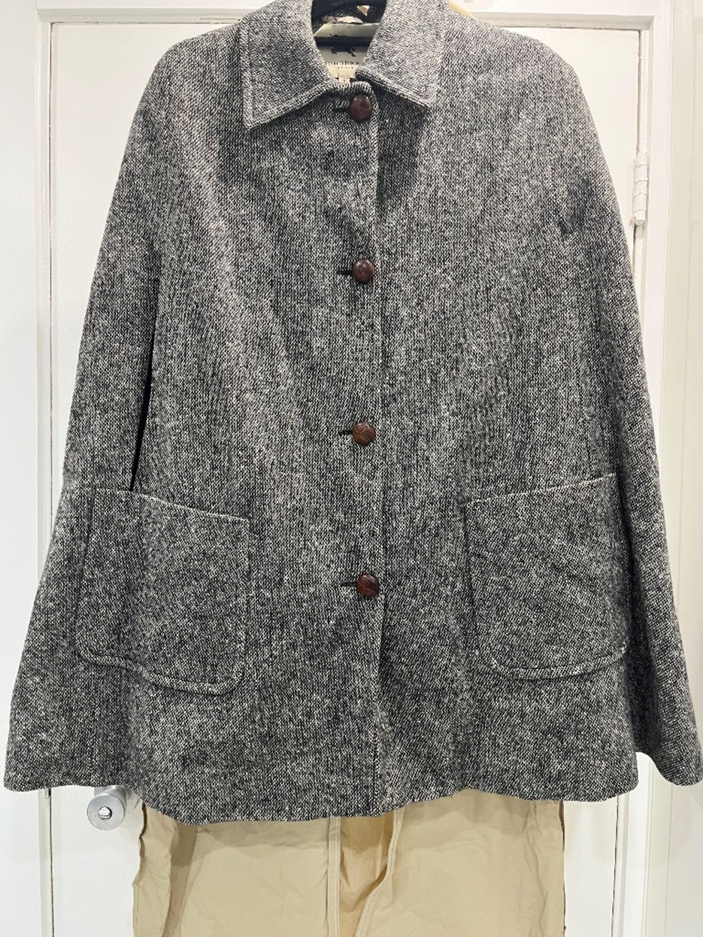 Burberry Houndstooth Cape.  Made in Italy.  Size Small.